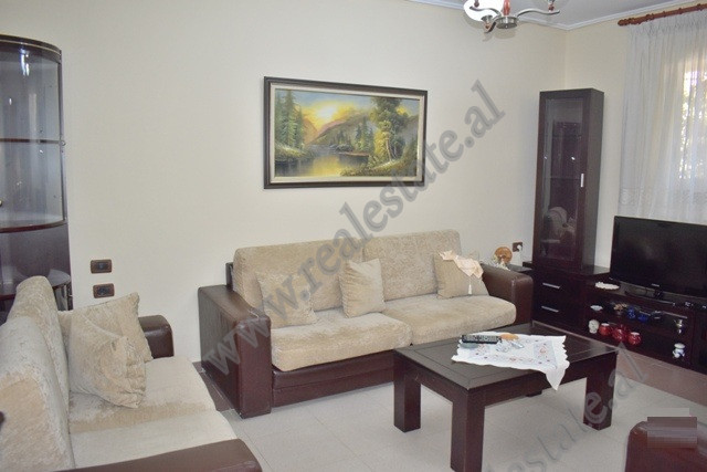 Apartament 2+1 me qira prane Xhamise se Tabakeve ne Tirane